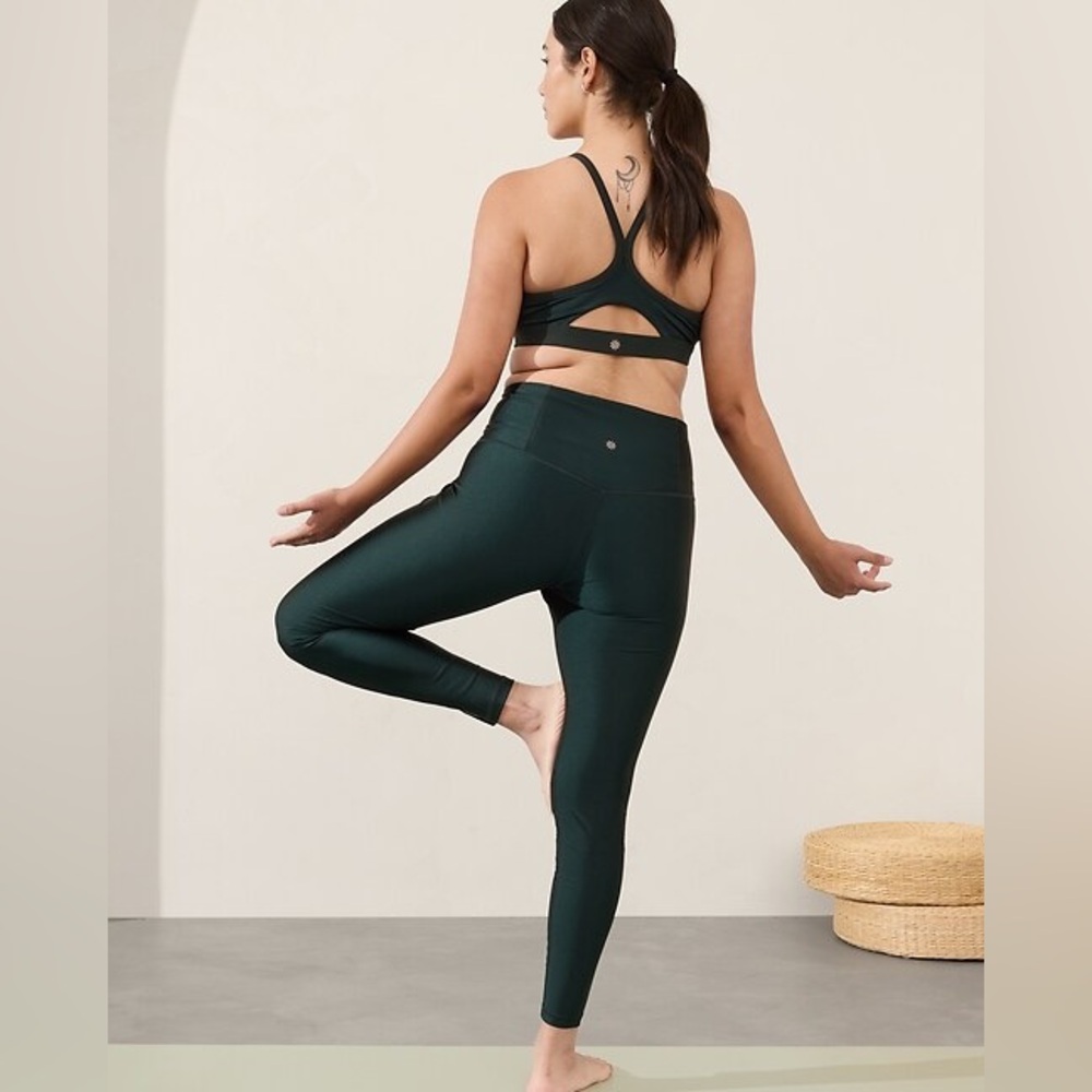 💵 NWOT | ATHLETA Ultra High Rise Sheen Legging in Cypress Green - Picture 2 of 9